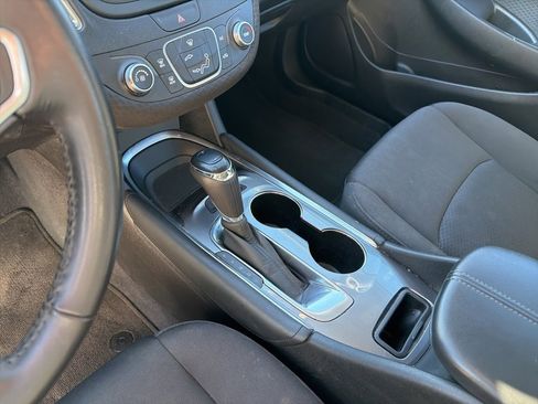 Used 2018 Chevrolet Malibu LT image 10