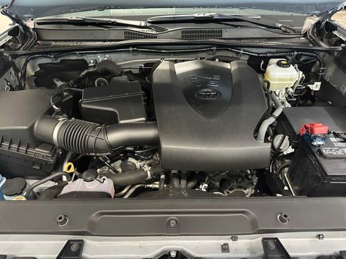 Certified 2020 Toyota Tacoma TRD Off-Road image 9