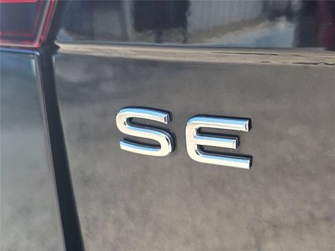 Used 2024 Volkswagen Tiguan SE FWD image 5