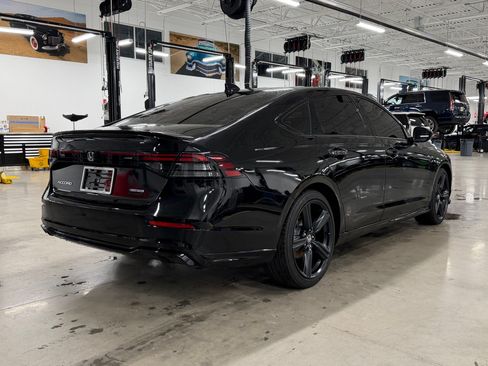 Used 2025 Honda Accord Sport image 9