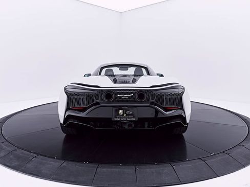 Used 2024 McLaren Artura RWD image 15