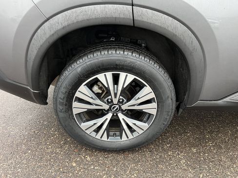 Used 2022 Nissan Rogue SV image 9