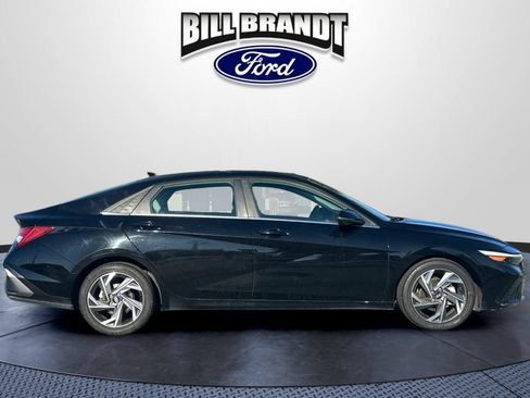 Used 2024 Hyundai Elantra Limited FWD image 2