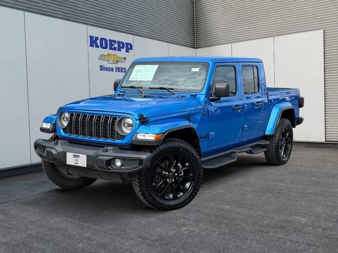 Used 2025 Jeep Gladiator Sport AWD/4WD image 1