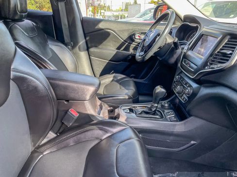 Used 2019 Jeep Cherokee Latitude Plus AWD/4WD image 35