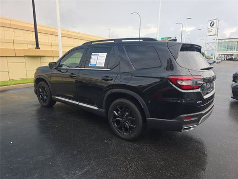 Used 2025 Honda Pilot Touring image 4