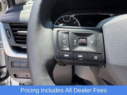 Used 2025 Nissan Rogue SV AWD/4WD image 13