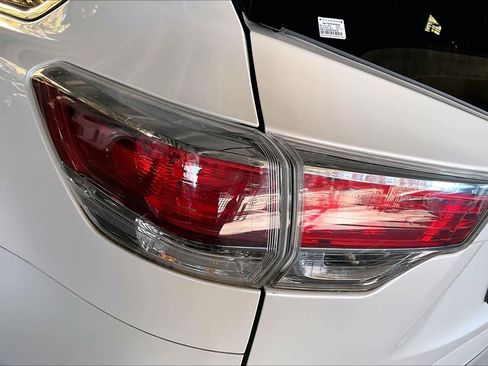 Used 2014 Toyota Highlander XLE image 28