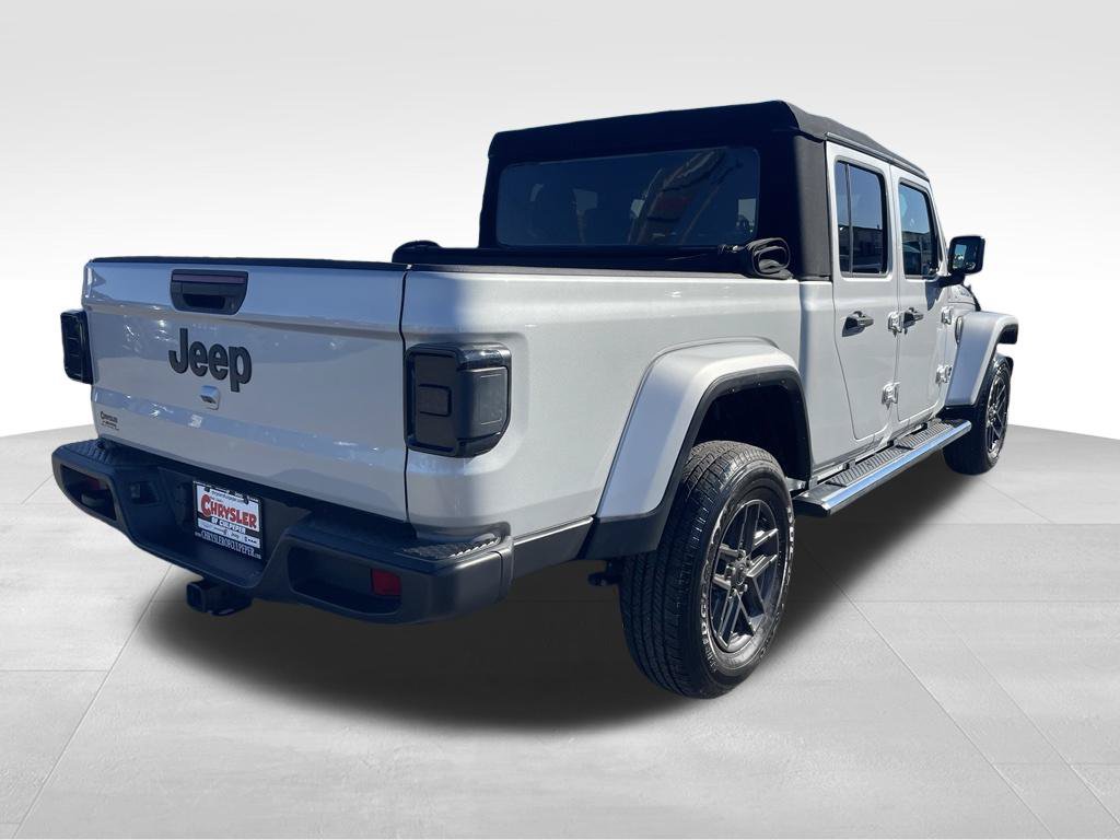 Used 2024 Jeep Gladiator Sport AWD/4WD image 12