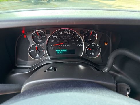 Used 2019 Chevrolet Express 2500 image 2