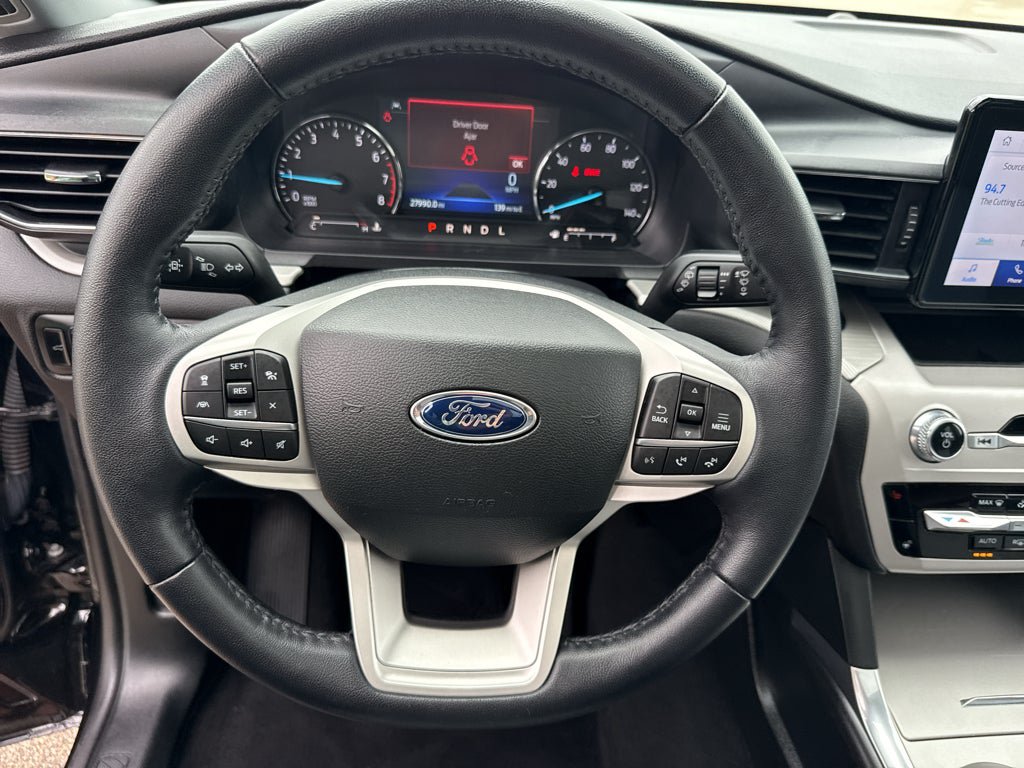 Used 2023 Ford Explorer XLT w/ Equipment Group 202A AWD/4WD image 17