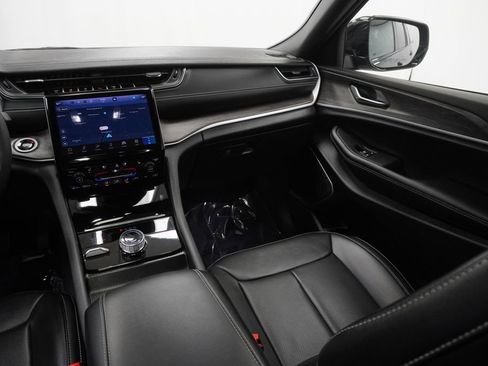 Certified 2025 Jeep Grand Cherokee L Limited w/ Luxury Tech Group II image 29