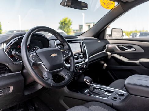 Used 2023 Chevrolet Traverse LT FWD image 19