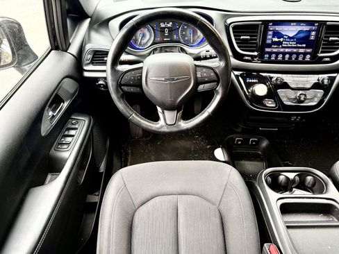 Used 2019 Chrysler Pacifica Touring Plus w/ S Appearance Package FWD image 2