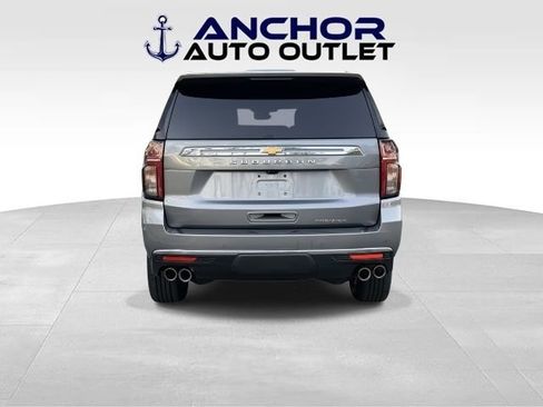 Used 2022 Chevrolet Suburban Premier w/ Premium Package image 7