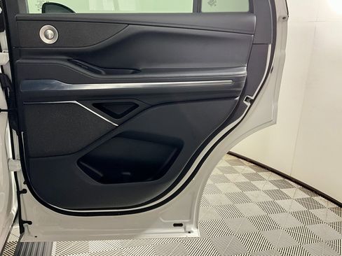 Used 2025 Lincoln Navigator Reserve w/ Jet Appearance Package image 25