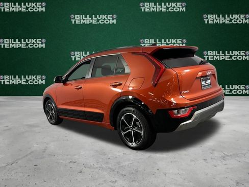 Used 2023 Kia Niro SX image 10