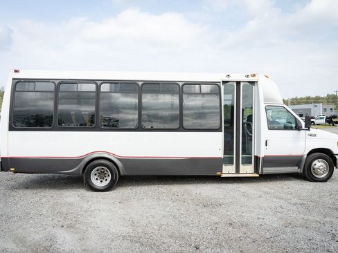 Used 2003 Ford E-450 and Econoline 450 RWD image 10