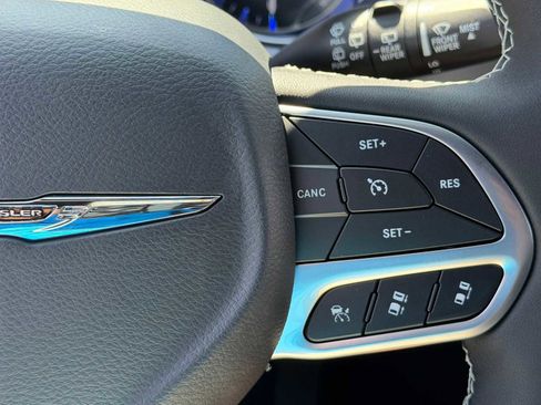 New 2026 Chrysler Pacifica Select AWD/4WD image 15