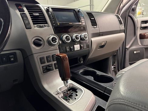 Used 2012 Toyota Sequoia Platinum image 21