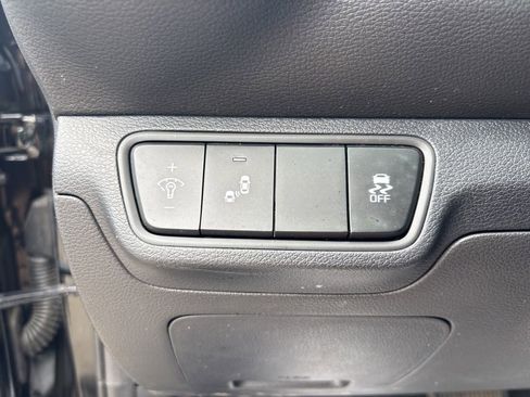 Used 2023 Kia Forte LXS w/ LXS Technology Package FWD image 17