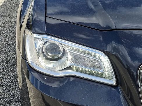 Used 2016 Chrysler 300 Limited image 9