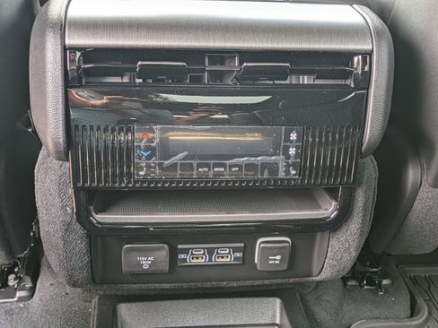 New 2025 Jeep Wagoneer Series III w/ Premium Group I image 22