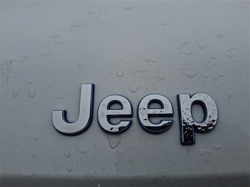 Used 2024 Jeep Grand Cherokee Limited 4xe image 9