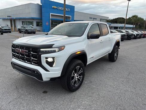 Used 2023 GMC Canyon AT4 image 3