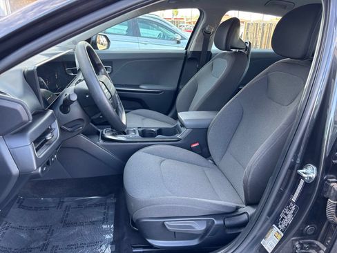 Used 2025 Kia K4 FWD image 25