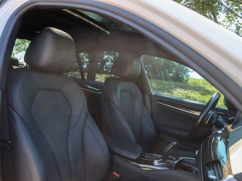 Used 2019 BMW 530i RWD image 21