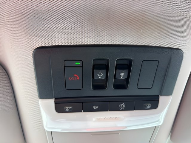 Used 2022 Nissan Pathfinder Platinum w/ Cargo Package FWD image 16