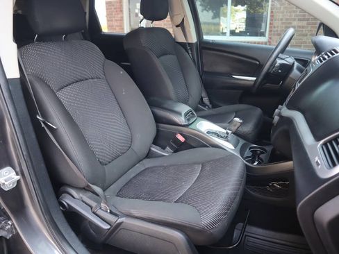 Used 2020 Dodge Journey SE w/ Blacktop Package FWD image 6