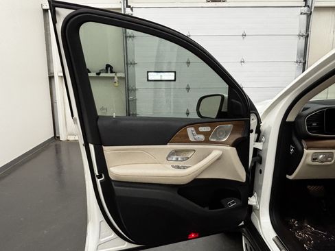 Used 2021 Mercedes-Benz GLS 450 4MATIC image 12