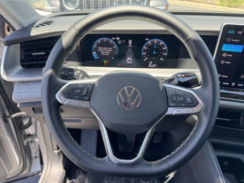 Certified 2025 Volkswagen Tiguan S FWD image 17