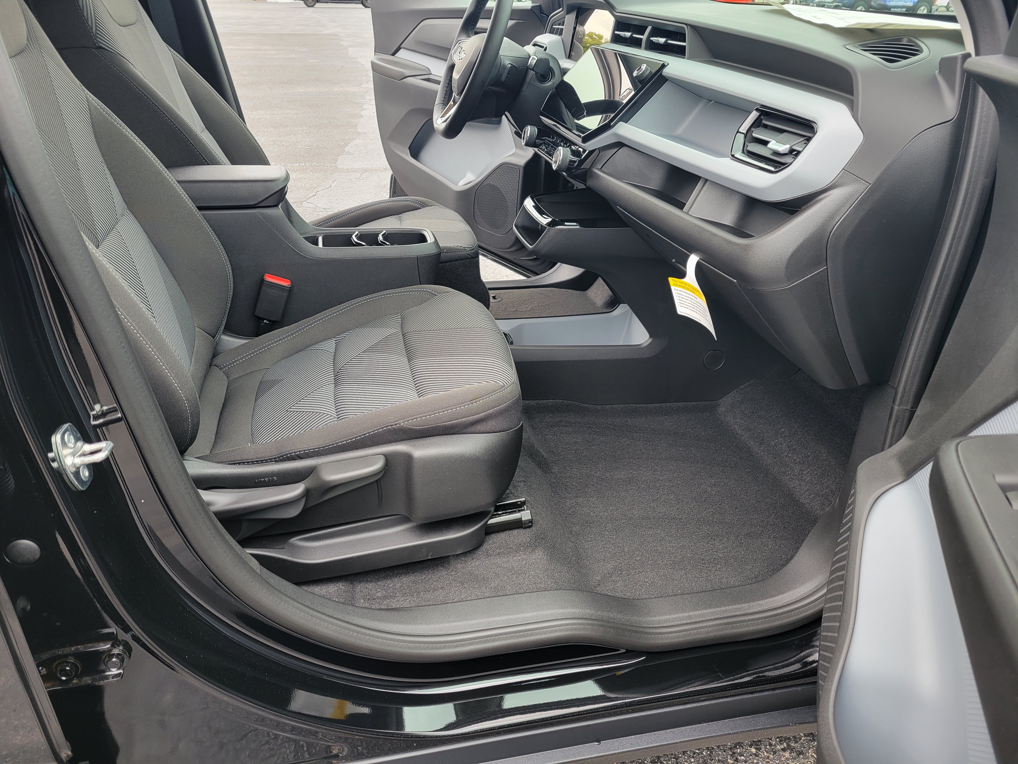 New 2027 Chevrolet Bolt LT w/ Comfort Package FWD image 29
