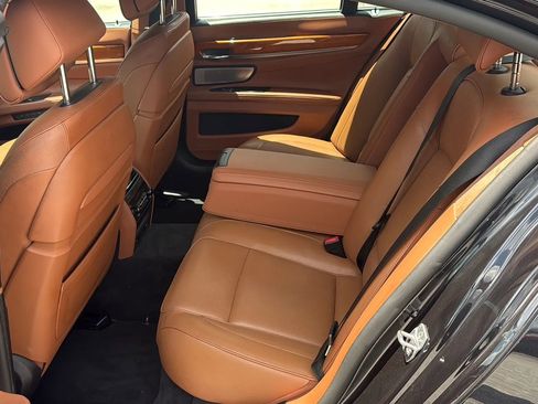 Used 2013 BMW 750i xDrive image 9