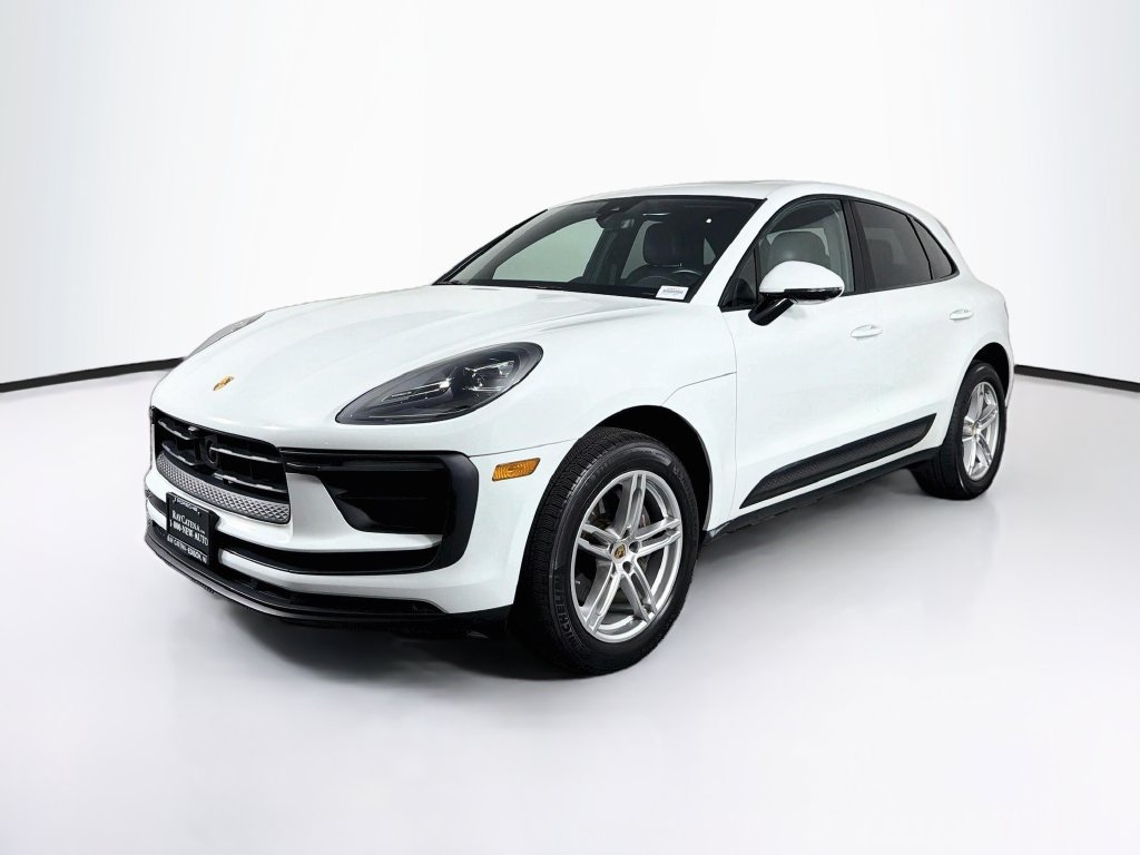 Certified 2023 Porsche Macan AWD/4WD image 1