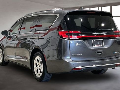 Used 2021 Chrysler Pacifica Limited w/ Uconnect Theater Family Group FWD image 10