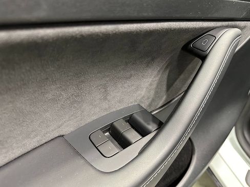 Used 2023 Tesla Model Y Long Range AWD/4WD image 25
