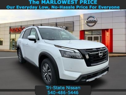 New 2025 Nissan Pathfinder SL w/ Black Appearance Package