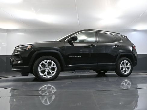 Used 2024 Jeep Compass Latitude w/ Convenience Group AWD/4WD image 54