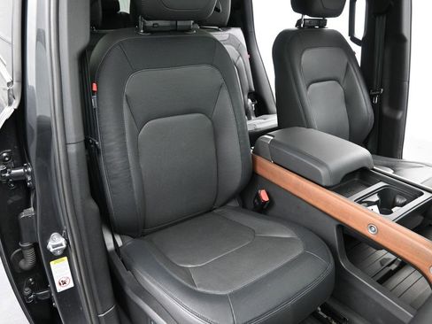 Used 2023 Land Rover Defender 130 X-Dynamic SE image 11