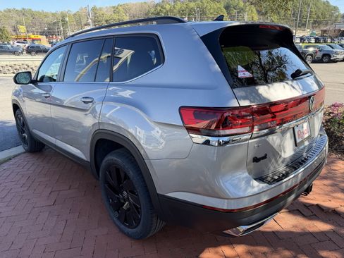 New 2026 Volkswagen Atlas SE FWD image 6