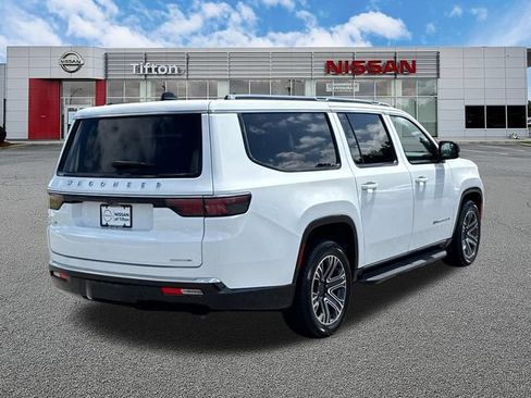 Used 2024 Jeep Wagoneer L Series II RWD image 7