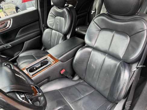 Used 2018 Lincoln Continental Select w/ Continental Climate Package AWD/4WD image 6