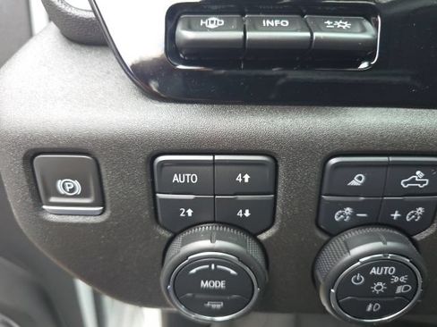 Used 2024 Chevrolet Silverado 2500 High Country w/ Technology Package AWD/4WD image 21