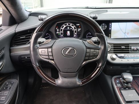 Used 2020 Lexus LS 500 w/ Interior Upgrade Package image 17
