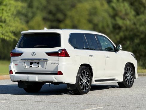 Used 2018 Lexus LX 570 4WD w/ Luxury Package image 11