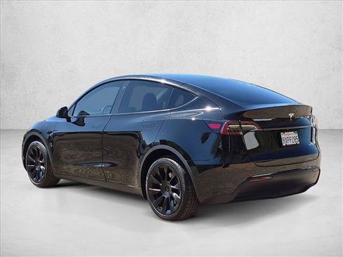 Used 2021 Tesla Model Y Long Range AWD/4WD image 7